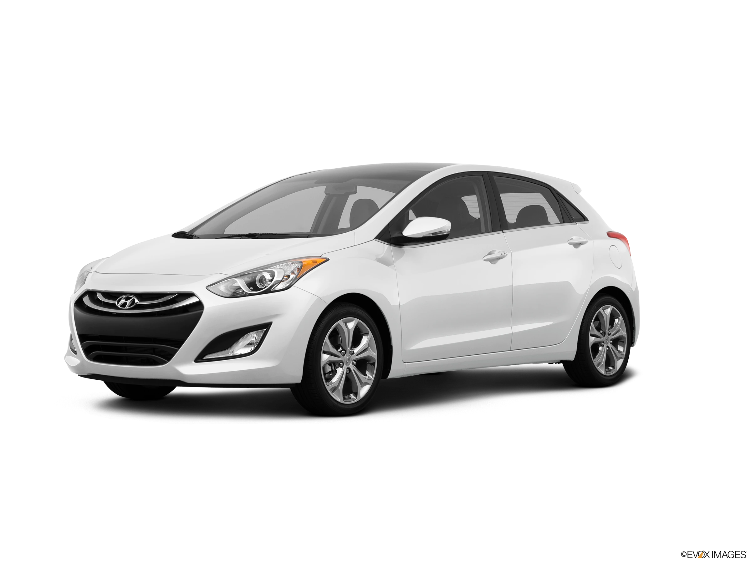 2013-Hyundai-Elantra-front_8208_032_2400x1800_YAC.webp